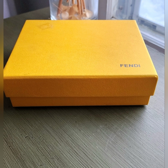 EUC Fendi Selleria Bifold Wallet Full Inclusion - Picture 2 of 13